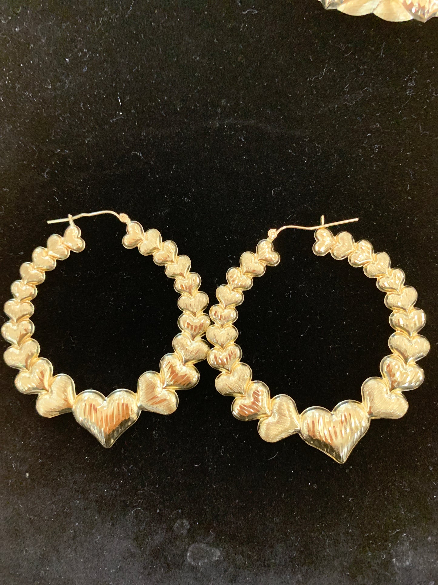 10k circle hoops w hearts