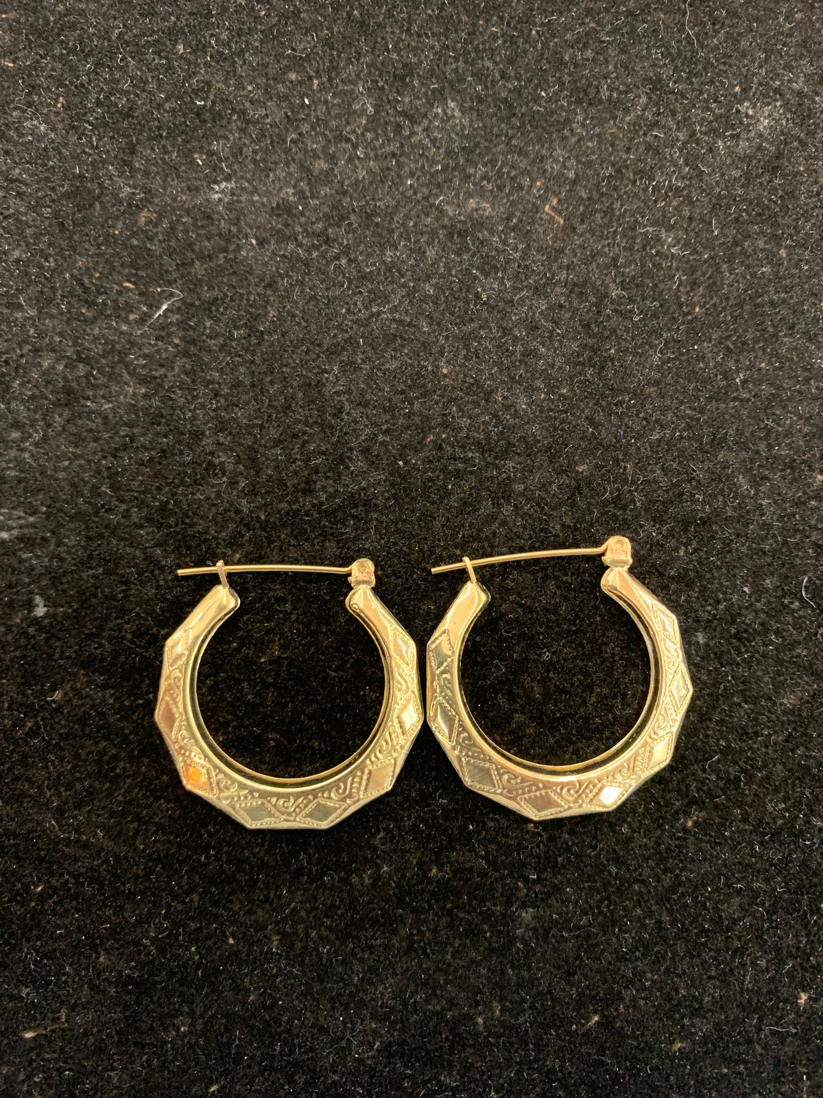 10k Gold Creole Hoops featuring an engraved hexagonal design, Small Hoops for Kids Girls, 10k Creole Medium Hoops for Women featuring an engraved hexagonal design , 10k Gold Creole Hoop Earrings featuring an engraved hexogonal design