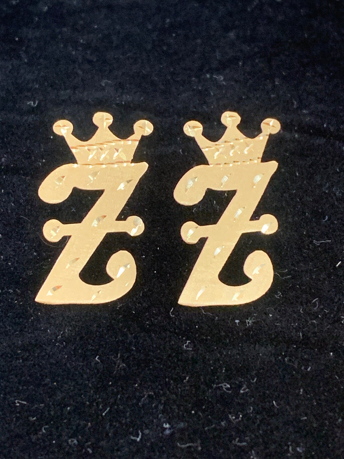 10k costume Z with crown earrings