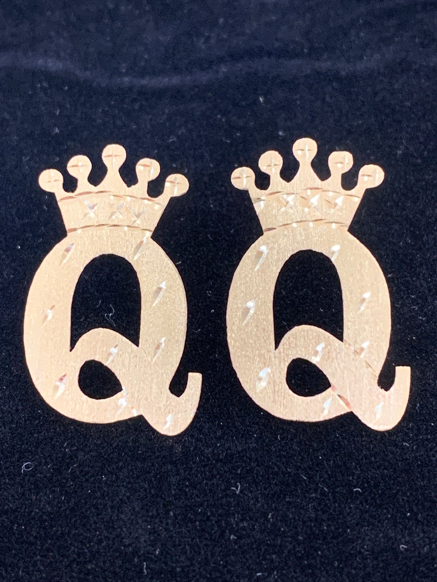 10k costume Q with crown earrings