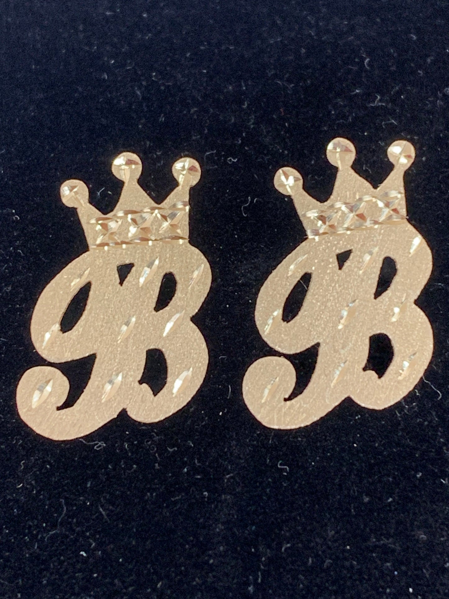 10k costume B with crown earrings