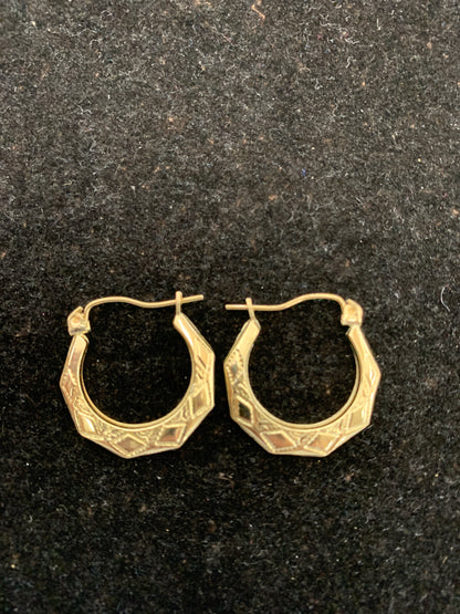 10k Gold Creole Hoops featuring an engraved hexagonal design, Small Hoops for Kids Girls, 10k Creole Medium Hoops for Women featuring an engraved hexagonal design , 10k Gold Creole Hoop Earrings featuring an engraved hexogonal design