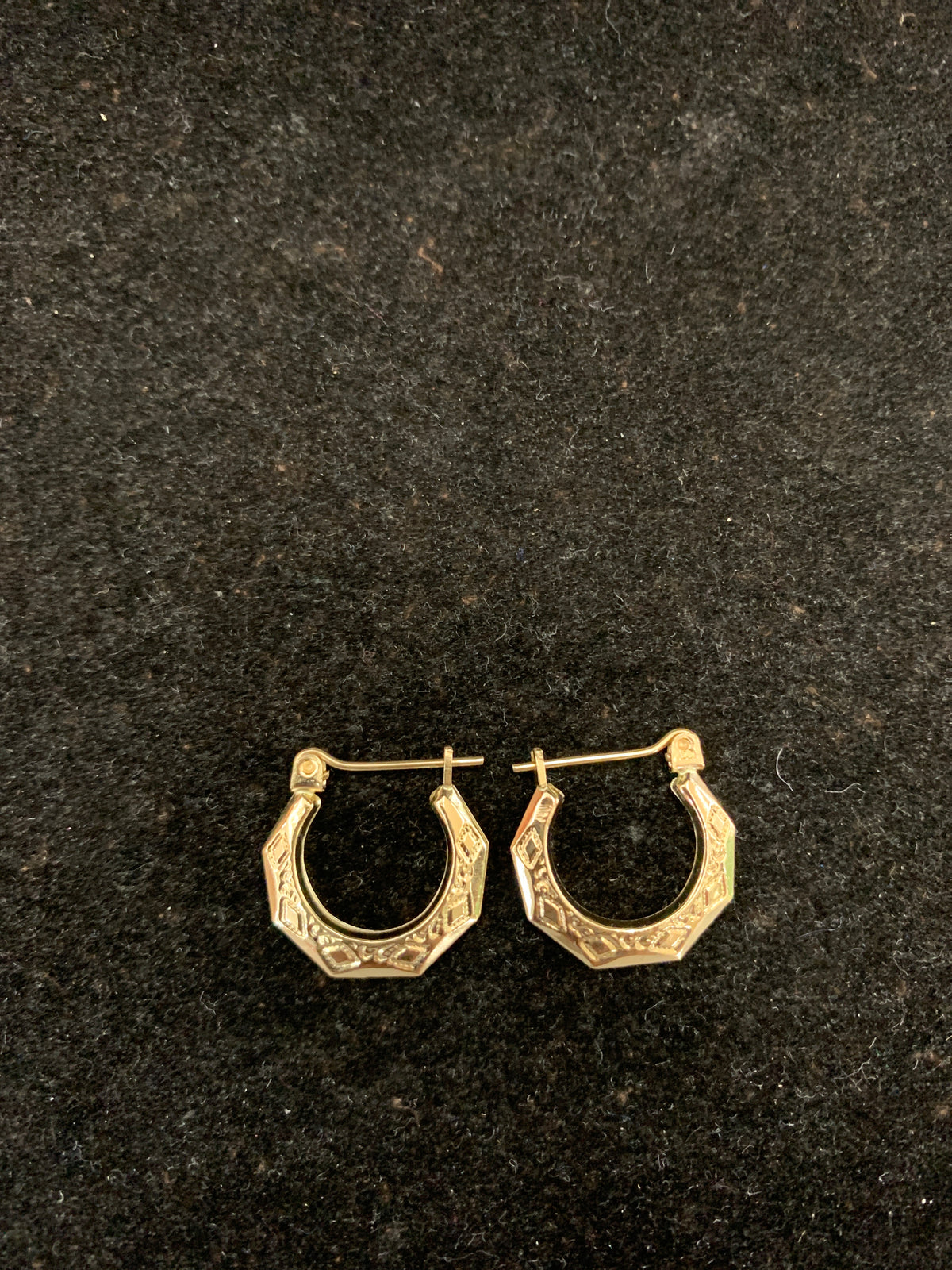 10k Gold Creole Hoops featuring an engraved hexagonal design, Small Hoops for Kids Girls, 10k Creole Medium Hoops for Women featuring an engraved hexagonal design , 10k Gold Creole Hoop Earrings featuring an engraved hexogonal design