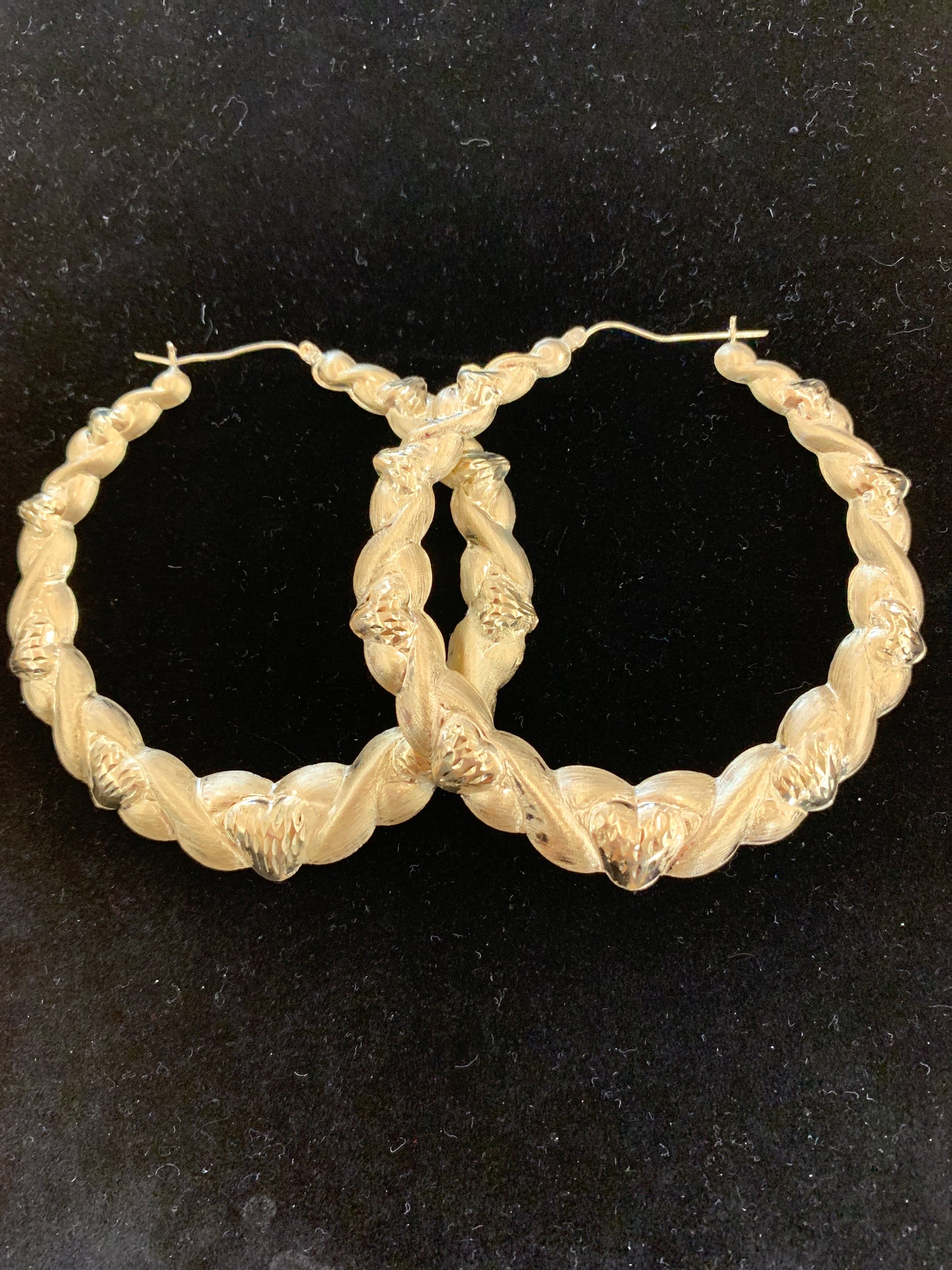 10k circle hoops w hearts