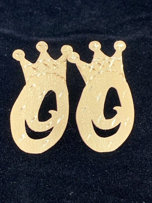 10k custom O initial with crown earrings