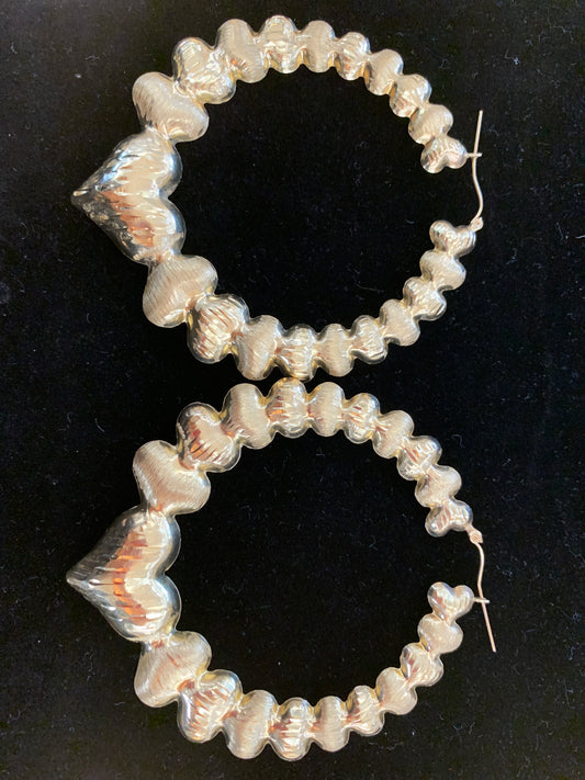 10k circle hoops w hearts