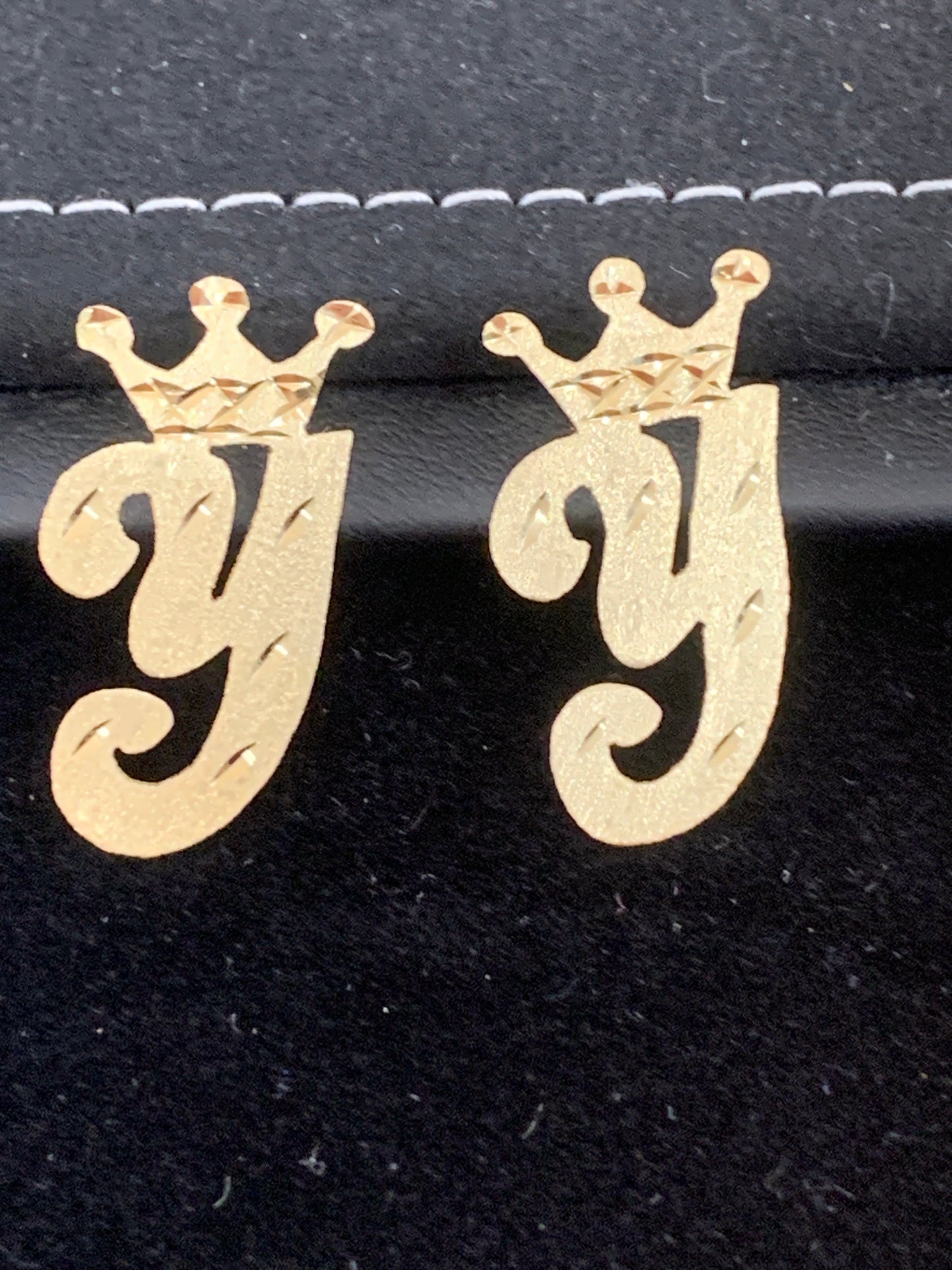 10k costume Y with crown earrings