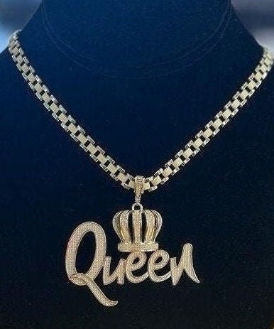 Princess Queen Chain 10k Yellow Gold Queen Pendant, 10k 18
