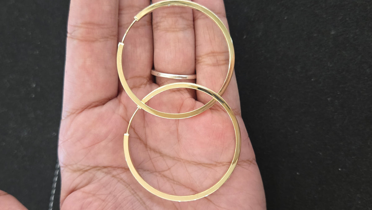 14k Square-edge hoop earrings combine a modern geometric silhouette with classic everyday wear, making them a chic and versatile gift option