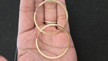 14k Square-edge hoop earrings combine a modern geometric silhouette with classic everyday wear, making them a chic and versatile gift option
