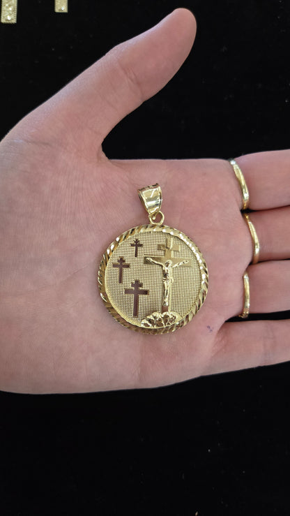 10k circle with cross pendant