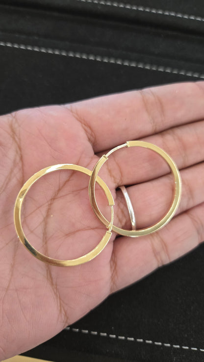 14k Square-edge hoop earrings combine a modern geometric silhouette with classic everyday wear, making them a chic and versatile gift option