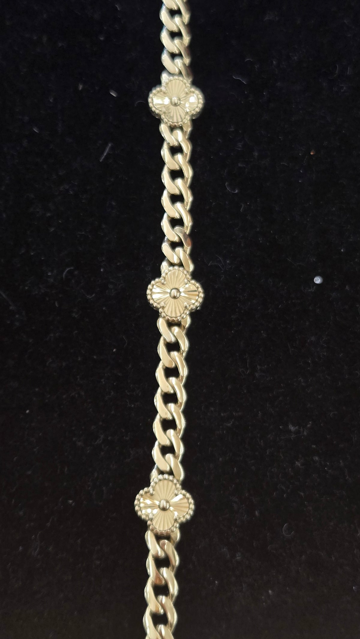 10k gold monoco clover  bracelet